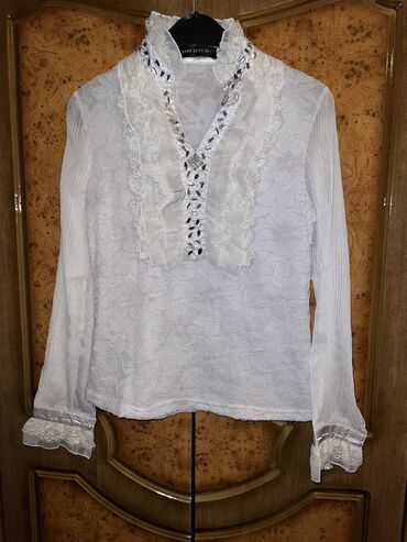 Köynək və bluzalar: Koftalar və Şalvarlar 36-38 (S/M)razmer, hər biri 5 manat Ünvan: 8-ci — 3