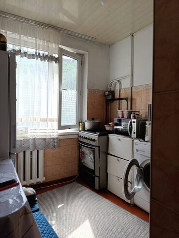 1 комнатная квартира 8 мкр: 1 комната, 33 м², 104 серия, 2 этаж, Косметический ремонт