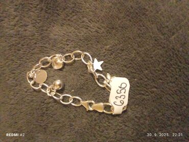 Prstenje: Srebrne minđuše sa kukicom i privjeskom u obliku suze. Centralni deo na lalafo.rs — 29 Prstenje: Srebrne minđuše sa kukicom i privjeskom u obliku suze. Centralni deo — 29