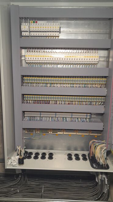 Электрики, электромонтажники: Электрик. Больше 6 лет опыта — 4