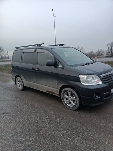 Toyota: Toyota Noah: 2004 г., 2 л, Автомат, Бензин, Минивэн