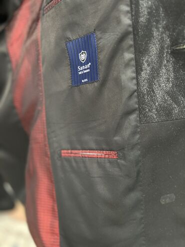 Костюмы: Продается костюм(пиджак+брюки)носили мало,размер 48,производство — 12