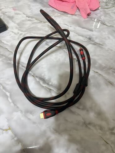 сетевые кабели: 3 метра HDMI-кабель в нейлоновой оплётке - Интерфейс: HDMI — HDMI