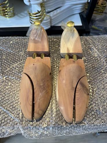 ət otu bitkisi: Təbii ağacdan ayaqqabı qəlibi (shoe tree). Ayaqqabının formasını — 2