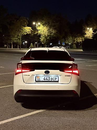 bmw ix3: Toyota Prius: 2020 г., 1.8 л, Вариатор, Гибрид, Хэтчбэк — 5