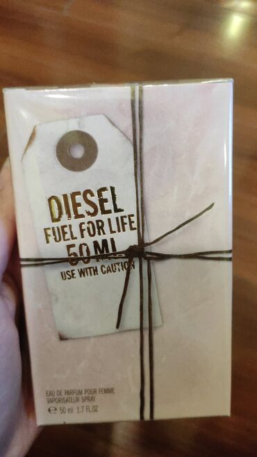 gözəl qadın sviterləri: Diesel "Fuel for Life" ətir suyu 50 ml şüşə qablaşdırmada təqdim