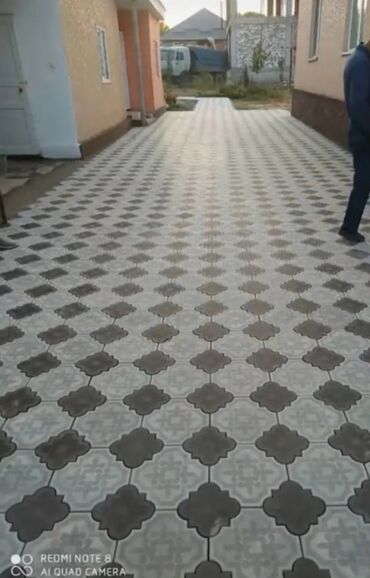 Тротуарная плитка: Тротуарная плитка для обустройства дорожек и площадок. В ассортименте — 7