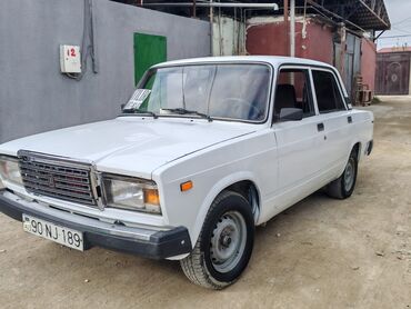 VAZ (LADA): VAZ 2107, ağ rəng, sedan kuzov. Xüsusiyyətlər: - Klassik “07” — 6