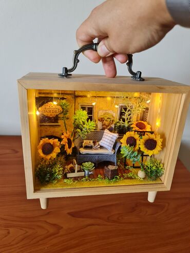 домашнии цветы: Кукольный дом-чемоданчик с освещением добавит нотку шарма и