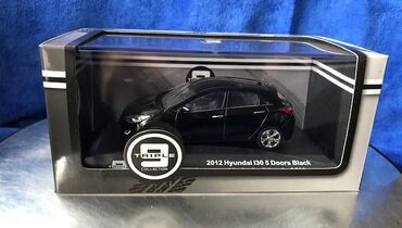 zhenskie kedy na platforme: Коллекционная модель Hyundai i30 5 door black 2012 Limited Edition