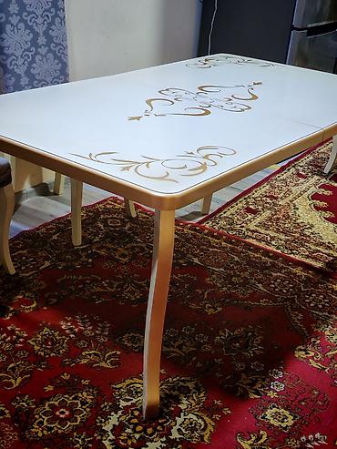 Masalar: Açılan yemək masası - Material: şüşə üstlü masa, qızılı naxışlı — 1