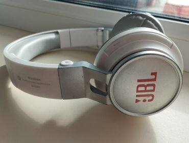 наушники jbl jr300: Продаю наушники JBL. Состояние хорошее, зарядное устройство есть