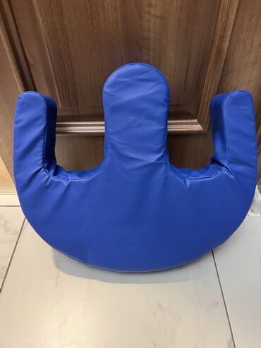 одежды для новорожденных: Продаю НОВЫЙ! Подушка для лежачих больных. С ней удобно