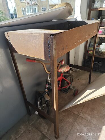 Elektrik manqallar: Dəmir manqal. İstənilən məkanda rahatlıqla istifadə edilə bilər. Dəmir — 9