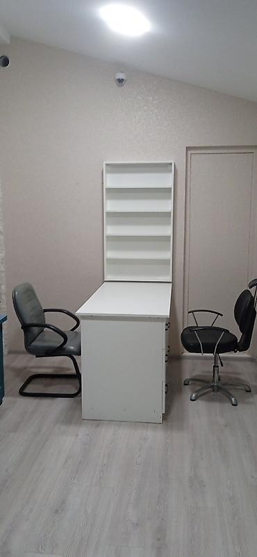 komputer stolustu: Ağ rəngdə iş masası və divar rəfi komplekti
dirnag masasi (tezedi) — 1