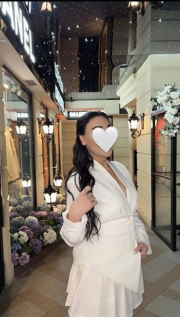 ag xalat: Ağ rəngli iki hissəli dəst – blazer və ətək - Rəng: qar kimi ağ - — 4