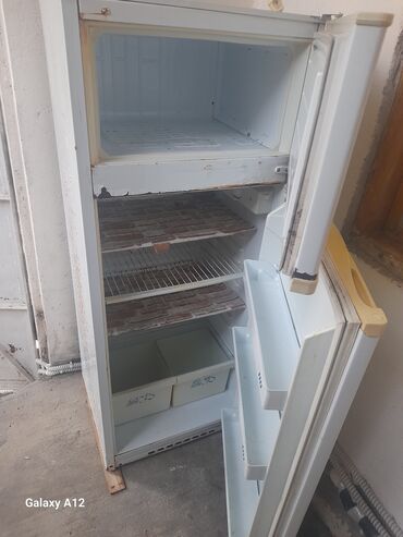 Mətbəx aksesuarları: Soyuduçu yaxud xaladelnik 
Cinar əla vəziyyəydə işləyir