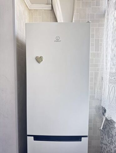 оборудование для мороженое: Холодильник Indesit, Двухкамерный