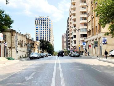 Digər kommersiya daşınmaz əmlakı: Nərimanov rayonu Hərbi Prokurorluğun yaxınında yol qırağı 50 Kv.m — 20