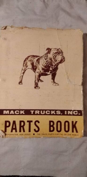 Knjige, časopisi, CD i DVD: Knjiga: Katalog rezervnih delova za kamione Mack A4 format,oko 400