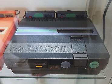 golden hands: Sharp Twin Famicom AN-505B номер 551мегаком518701 — 1