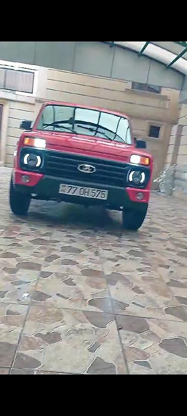 niva disqləri: LADA Niva (VAZ 2121) – parlaq qırmızı rəngdə şəhər və off-road üçün — 2