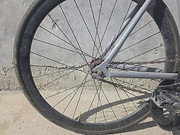 aventon фикс: Фикс-байк (fixed gear) с трековой посадкой и прямым рулём — 4