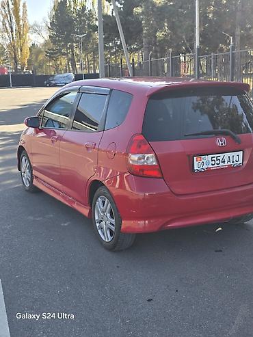 кияа 5: Honda Fit: 2006 г., 1.3 л, Автомат, Бензин, Хэтчбэк — 7