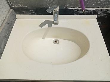 moydadır işlənmiş: Akril səthli hamam otağı üçün quraşdırılan lavabo və qarışdırıcı kran — 1