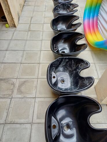 Salon, tibbi mebel dəsti: Gözəllik salonu üçün mebel dəsti Tərkib: - Saç yuma stolu: qara — 33