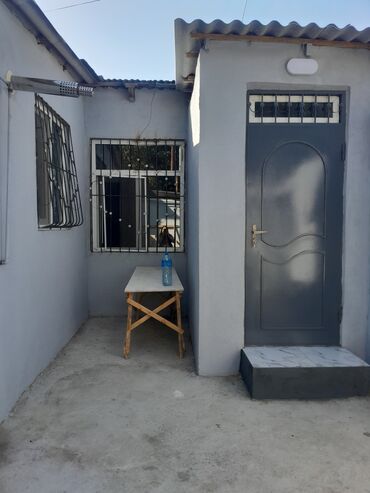 Həyət evləri və villaların satışı: Əmircan qəs. 3 otaqlı, 100 kv. m, Yeni təmirli