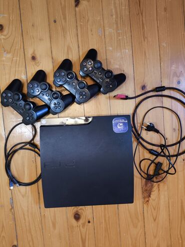 Super slim ps3 təcili satılır.İşlək vəziyyətdədir.4 pult var,xırda