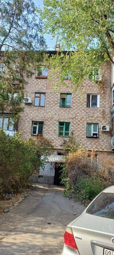 кыргыз недвижимост: 1 бөлмө, 29 кв. м, Хрущевка, 4 кабат, Эски ремонт