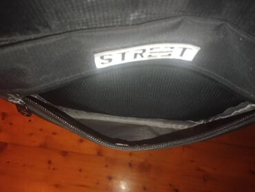 Rukzaklar: Qara Çanta Heç bir yeri cırıq deyil, fermuar və tutacaqları sağlamdır — 4