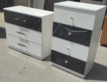 mebel qulpu: Ağ və qara rənglərdə olan iki ədəd dolab. Dolabların hər birində