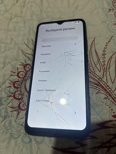 Уюлдук телефондор жана аксессуарлар: Продаю телефон Redmi. Полностью рабочий, экран чуть разбитый, а в — 2