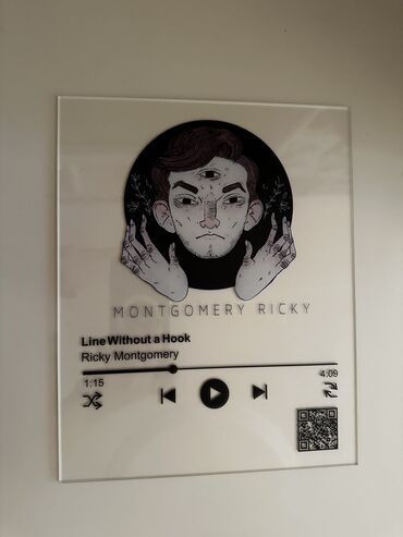 Heykəlciklər: Ricky Montgomery decor with link