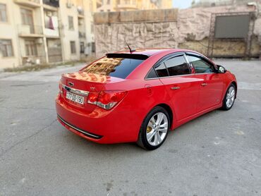 Chevrolet: Chevrolet Cruze sedan – parlaq qırmızı rəngdə, idman görünüşlü paket — 7