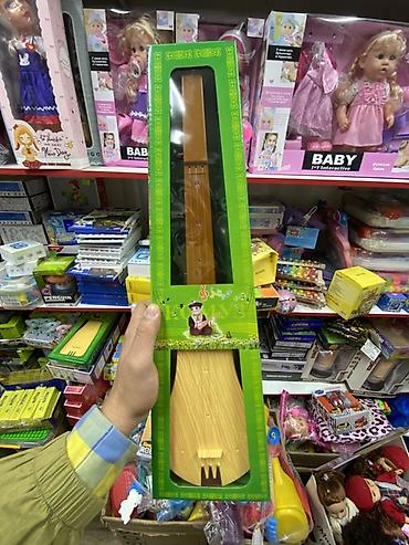 Детская домбра в подарочной коробке. Музыкальная игрушка выполнена в