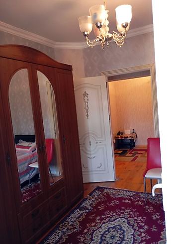 Köhnə tikili: 2 otaqlı 3 otağa düzəldilmiş mənzil satılır. Bu yaxınlarda təmir — 19