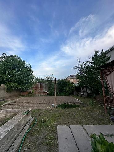 Продажа коттеджей и домов: 🏡 Продаётся участок с времянкой в Ак-Орго 📍 Ул. Аймончок — отличная — 6