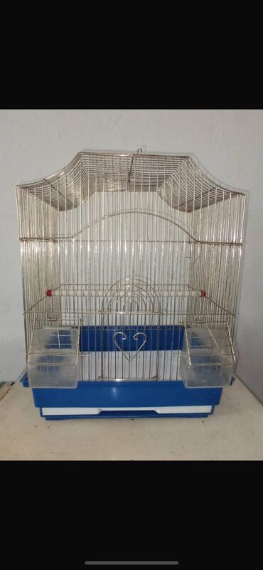 маленькая клетка для попугая: Продается золотая клетка б/у для попугаев и канареек - цена 1500 сом