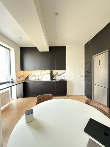 снять квартиру в частном секторе: 3 комнаты, 80 м², Элитка, 5 этаж, Дизайнерский ремонт