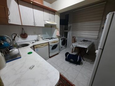 Uzunmüddətli kirayə mənzillər: 4 otaqlı mənzil kirayə verilir orta blok orta mərtəbədə — 11