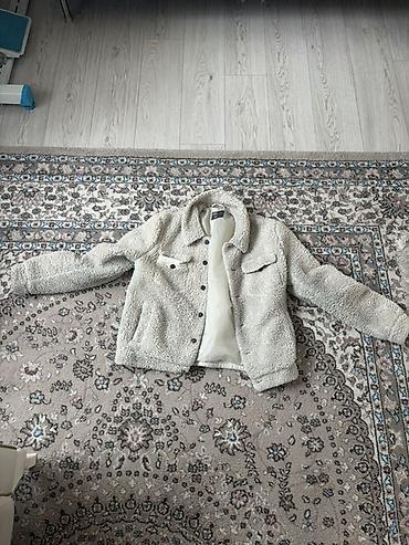 Теплая шерп‑куртка ASOS, светло‑серая (почти молочная). - Материал