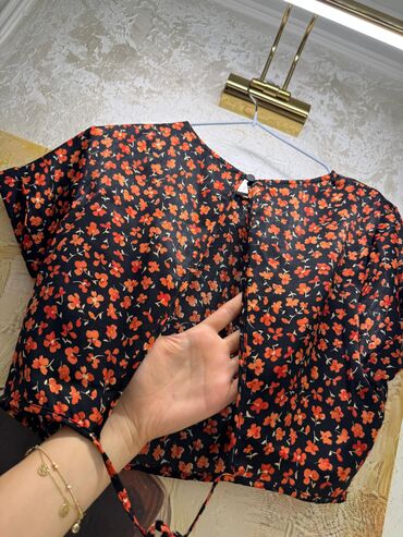 Gündəlik donlar: Paltarlar satılır. 1 dəfə geyinilib. 1) qara paltar M ölçü 50 azn 2) — 9