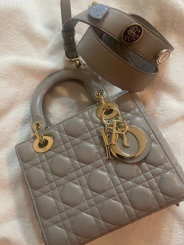 saç aksesuar: Əl çantası, Dior, Yeni
