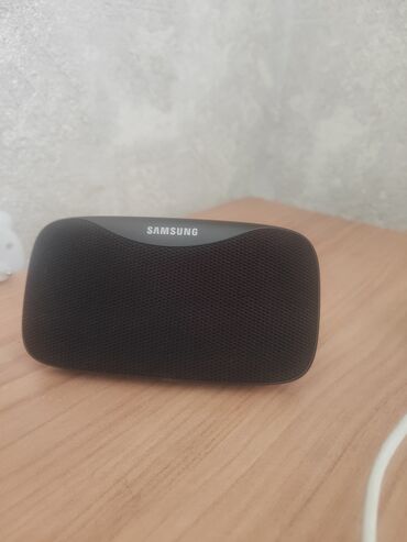 samsung naushniki: Samsung kalonka 48 saat zaryaqta saxliyir Orginal Bass efektli