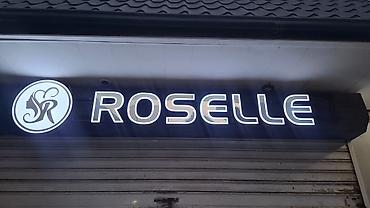 **ROSSELLE reklam lövhəsi** Brend adı **ROSSELLE** olan premium