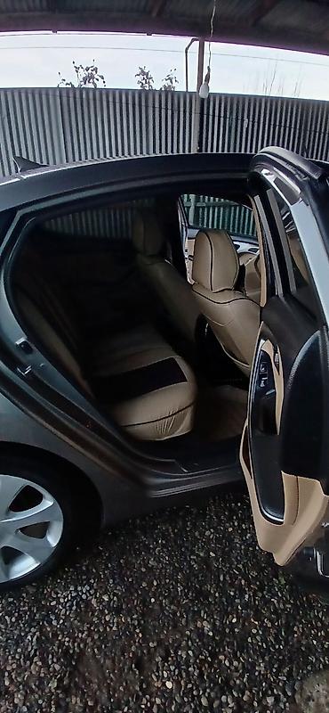 Hyundai: Hyundai Elantra: 1.8 l | 2011 il Sedan — 16